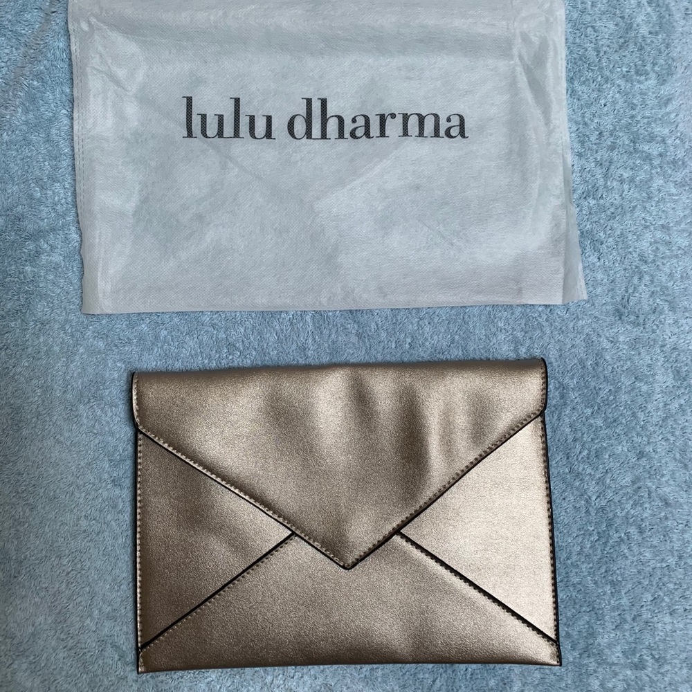 NWOT lulu dharma envelope clutch